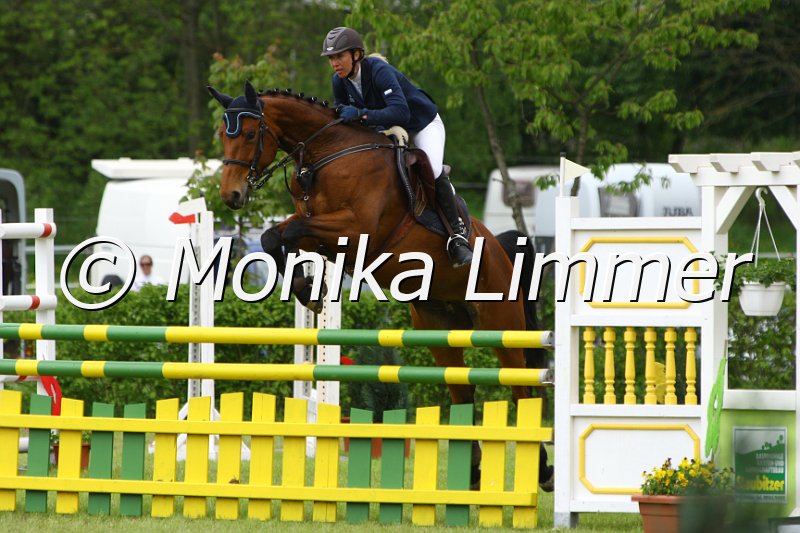 005M6542_Katja_Springpferde L.JPG